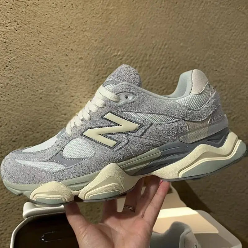 Autumn style 2024 New Couple Sports and Casual Shoes Lightweight and Fashionable Breathable Board Shoes